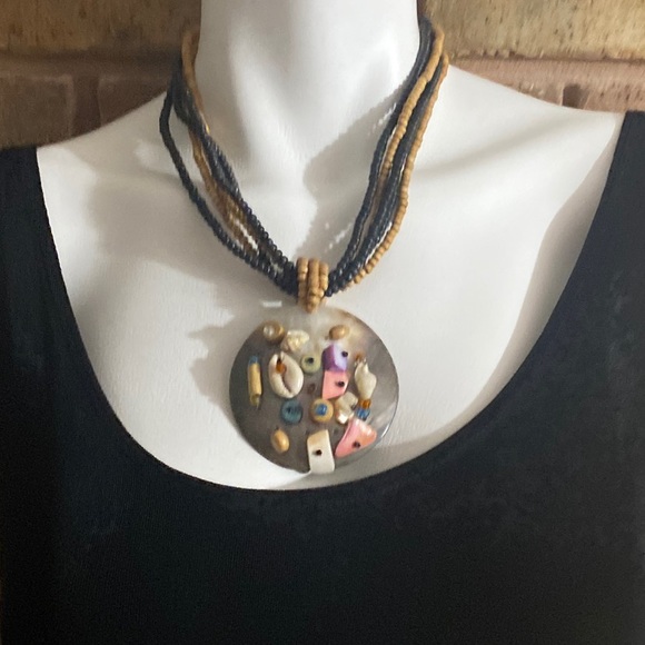 🏖 HP 🏖 Beach Jewelry! Hand Stitched Beads & Shell Pendant - Picture 10 of 10